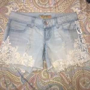GUESS Lace detailed shorts